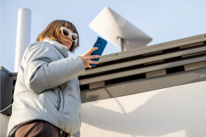 A instala&ccedil;&atilde;o pode ser feita em telhados. (Foto: Adobe Stock)