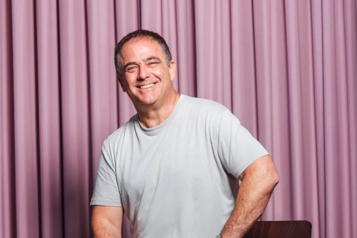 Shlomo Kramer, cofundador da Check Point Software Technologies e da Imperva; para ele, mercado n&atilde;o entende de tecnologia e v&ecirc; IA e ciberseguran&ccedil;a como a mesma coisa. (Foto: Shlomi Yosef)