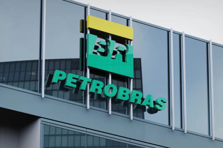 Petrobras (PETR3; PETR4): inger&ecirc;ncia pol&iacute;tica e transi&ccedil;&atilde;o energ&eacute;tica gera incerteza. (Foto: Adobe Stock)