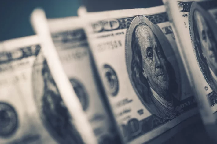 D&oacute;lar sobe na abertura ap&oacute;s an&uacute;ncio de bloqueio de portos no Ir&atilde; pelos Estados Unidos. (Foto: Adobe Stock)