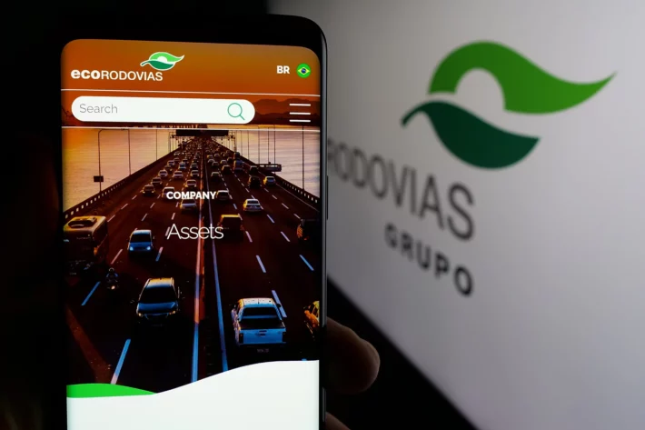 Ecorodovias (ECOR3) sobe ap&oacute;s vencer leil&atilde;o Rotas Gerais com desconto de 19%. Citi v&ecirc; TIR de 18,7%, sinergias e potencial de valoriza&ccedil;&atilde;o relevante. (Imagem: Adobe Stock) 