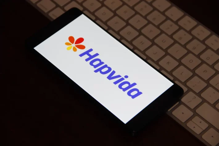 Mercado reage com cautela &agrave; mudan&ccedil;a de CEO diante de desafios operacionais (Foto: Adobe Stock)