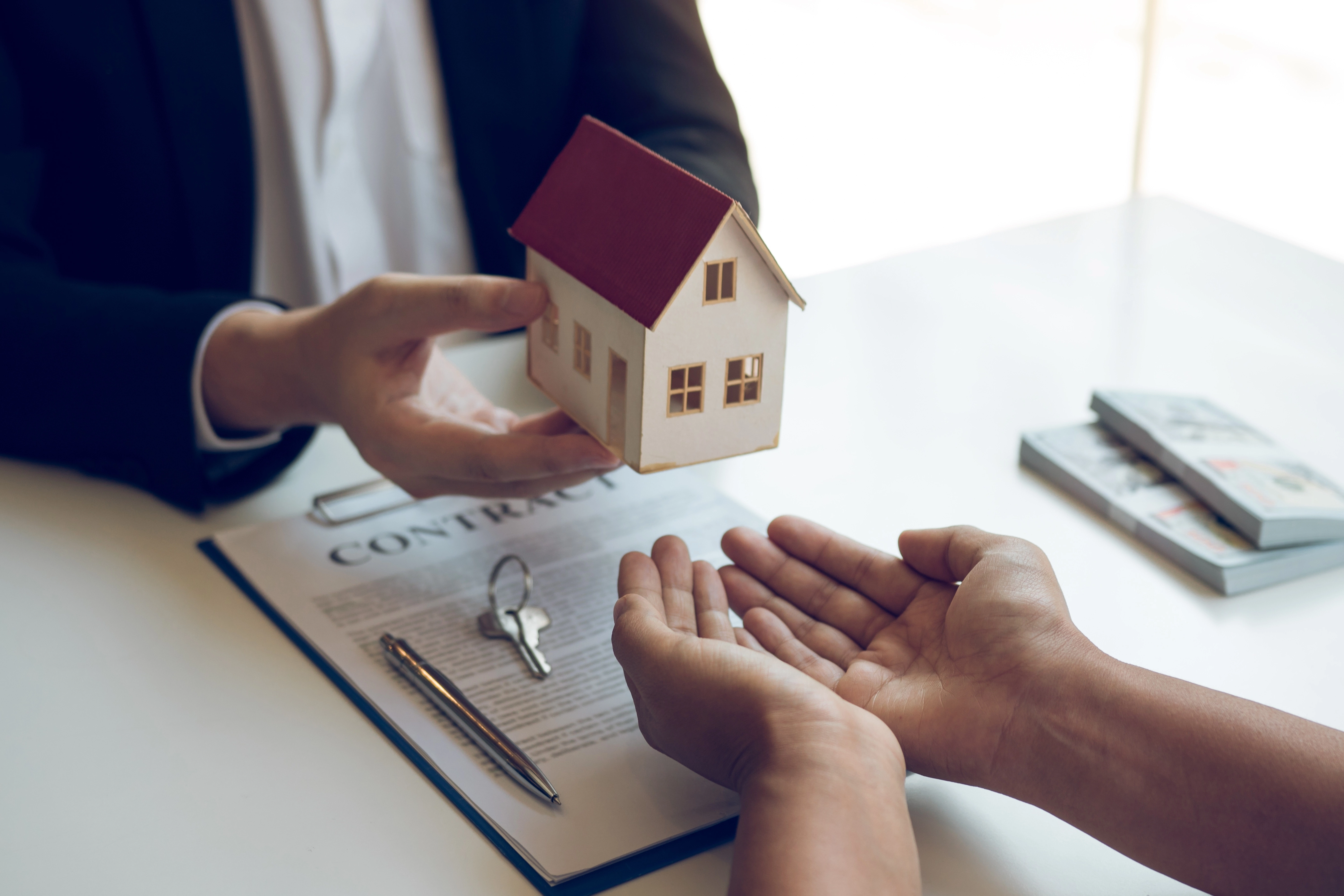 FIIs para abril: carteiras reforçam renda e apostam em crédito para enfrentar a inflação