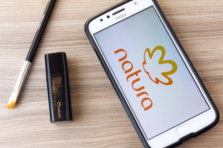 O Bank of America elevou a recomenda&ccedil;&atilde;o de neutra para compra da Natura (NATU3); veja novo pre&ccedil;o-alvo. (Imagem: Adobe Stock)