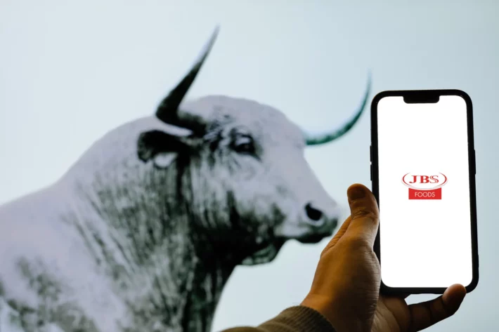 JBS (JBSS3) confirma precifica&ccedil;&atilde;o de US$500 milh&otilde;es em bonds com vencimento em 2037 e 2057. (Foto: Adobe Stock)