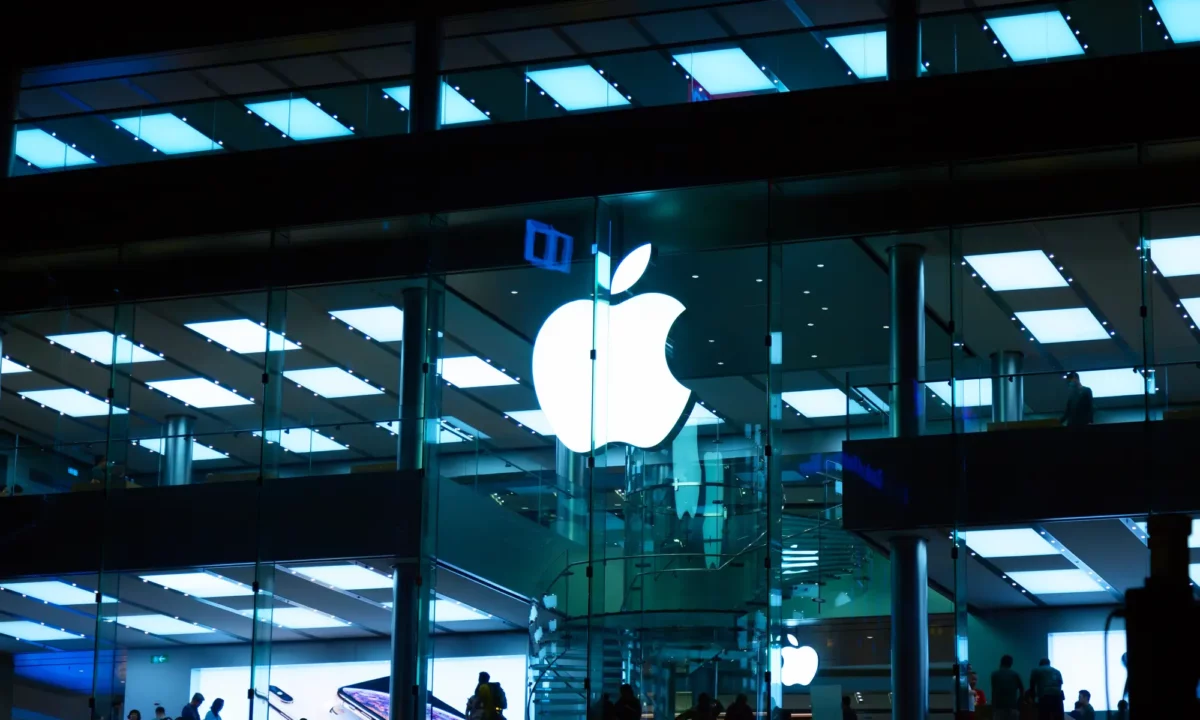 Apple supera expectativas com lucro de US$ 29,58 bilhões, impulsionado por vendas do iPhone 17