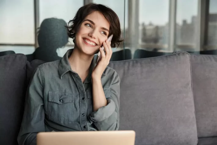 Para continuar recebendo o benef&iacute;cio, as fam&iacute;lias precisam manter o cadastro atualizado no Cad&Uacute;nico. (Foto: Adobe Stock)