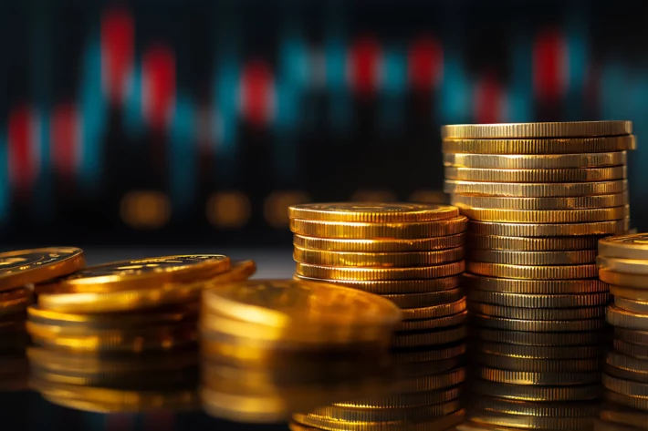 Os metais preciosos encerraram em alta, mas ganhos foram limitados pelo bloqueio persistente no Estreito de Ormuz. (Imagem: Adobe Stock)