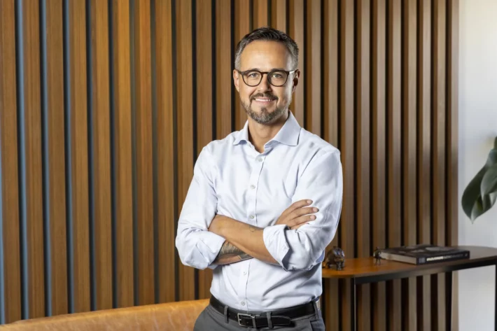 William Castro Alves, estrategista-chefe da Avenue, avalia que a recente alta das bolsas americanas pode limitar a queda do d&oacute;lar frente ao real. (Foto: Avenue)