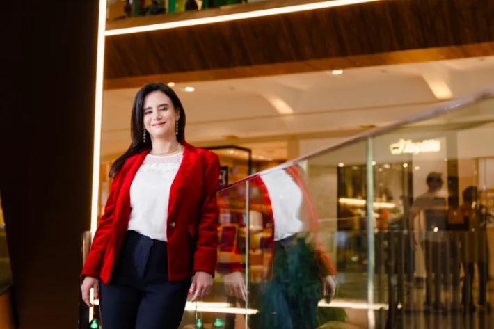 Daniella Guanabara, CFO da ALLOS, a maior operadora de shopping centers do Brasil, que teve avan&ccedil;o de 31,5% no lucro em 2025 (Foto: Divulga&ccedil;&atilde;o)