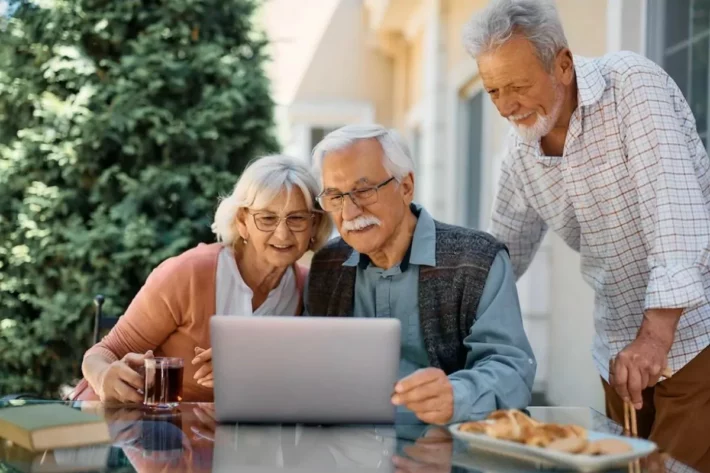 &Eacute; poss&iacute;vel acessar a conta do FGTS sem sair de casa. (Foto: Adobe Stock)