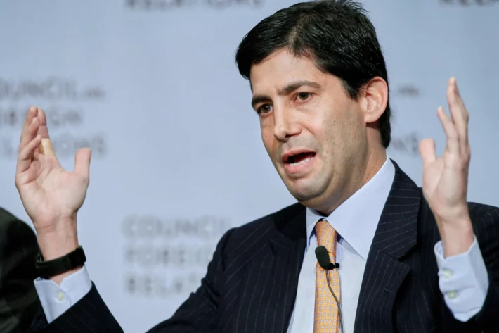 Kevin Warsh foi escolhido por Trump para comandar o Fed Foto: Mark Lennihan/AP