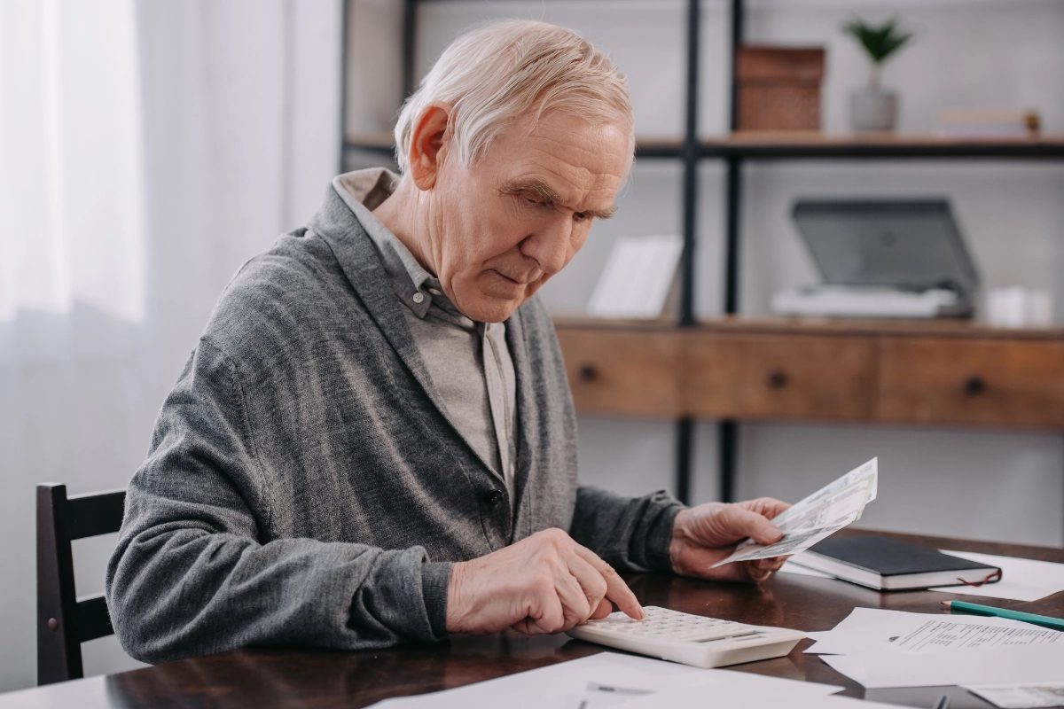 Idosos com contas de telefone atrasadas podem renegociar dívidas, desde que se enquadrem neste caso