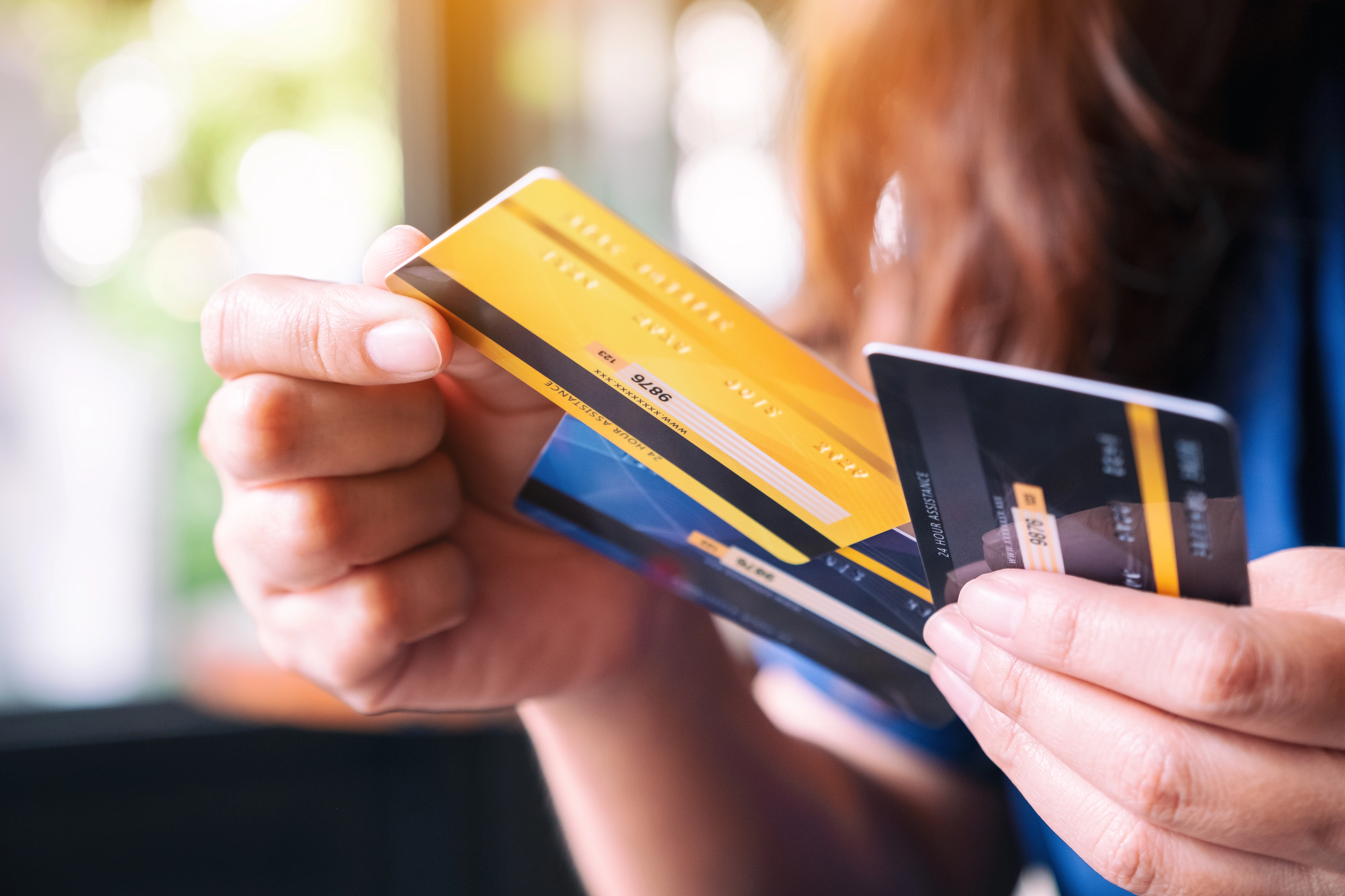 Bancos intensificam guerra por clientes com pontos no cartão; compare benefícios e veja qual vale mais