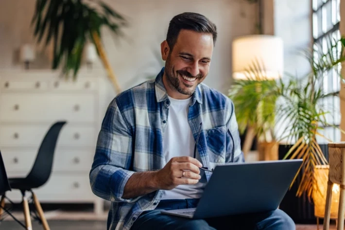 O sorteio ser&aacute; exibido ao vivo no canal oficial da Caixa no YouTube. (Foto: Adobe Stock)