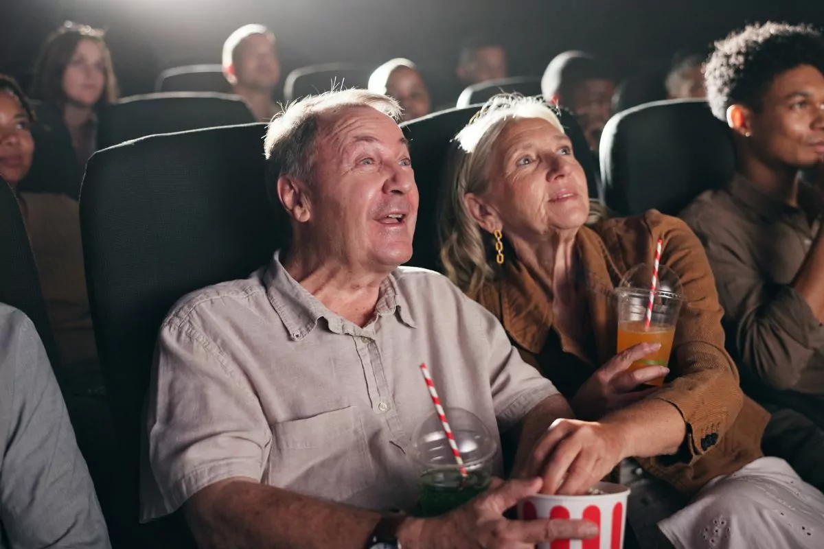 Meia-entrada para idosos: quem tem mais de 60 anos deve apresentar documento para conseguir o desconto?