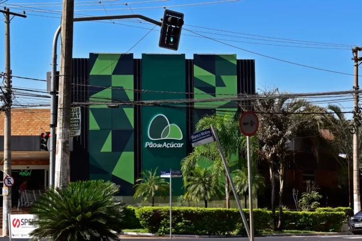 A&ccedil;&otilde;es do GPA (PCAR3) sobem mais de 5% ap&oacute;s decis&atilde;o judicial que impede o Casino de vender participa&ccedil;&atilde;o, em meio &agrave; reorganiza&ccedil;&atilde;o acion&aacute;ria da companhia. (Imagem: Adobe Stock) 