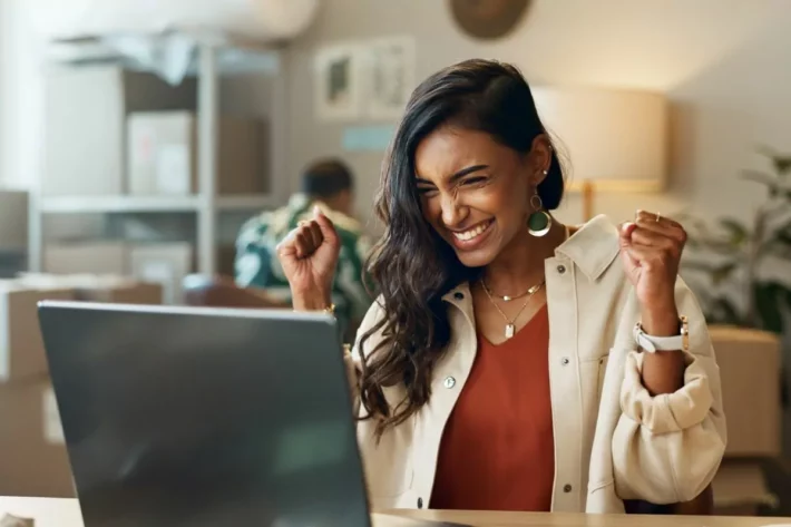 O sorteio contou com transmiss&atilde;o ao vivo no canal da Caixa via YouTube. (Foto: Adobe Stock)