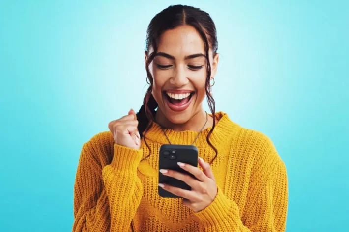 A extra&ccedil;&atilde;o das dezenas foi transmitida em tempo real pelas redes sociais da Caixa. (Foto: Adobe Stock)