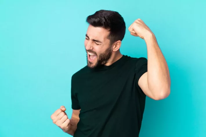 A extra&ccedil;&atilde;o das dezenas foi transmitida em tempo real no canal oficial da Caixa no YouTube. (Foto: Adobe Stock)