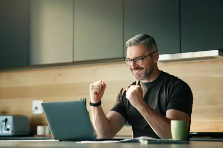 O pr&ecirc;mio bruto da loteria equivale a 43,79% do total arrecadado no concurso. (Foto: Adobe Stock)