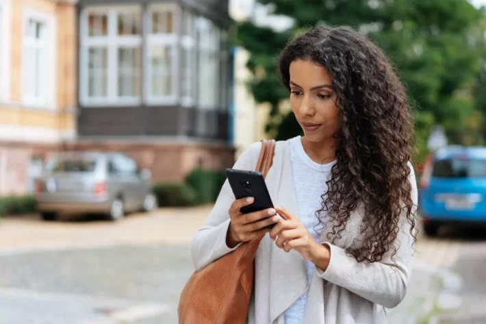 A participa&ccedil;&atilde;o de menores de 18 anos em apostas &eacute; proibida. (Foto: Adobe Stock) 