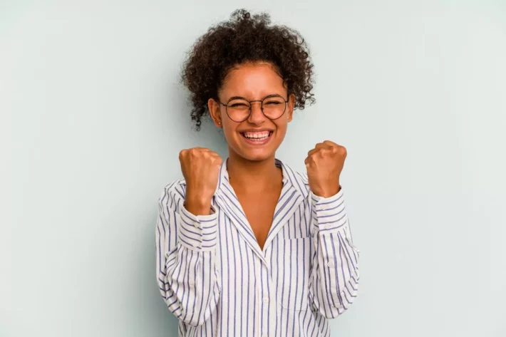 A loteria possui um volante com 50 dezenas e 6 trevos. (Foto: Adobe Stock)