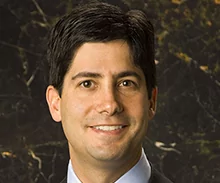 Warsh evita cravar trajetória de juros do Fed e descarta inflação alta por tarifas