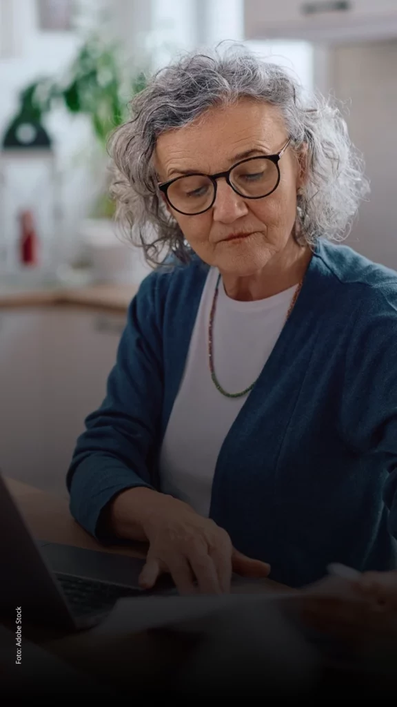Imagem principal sobre o Meia-entrada para idosos: quem tem mais de 60 anos deve apresentar documento para conseguir o desconto?