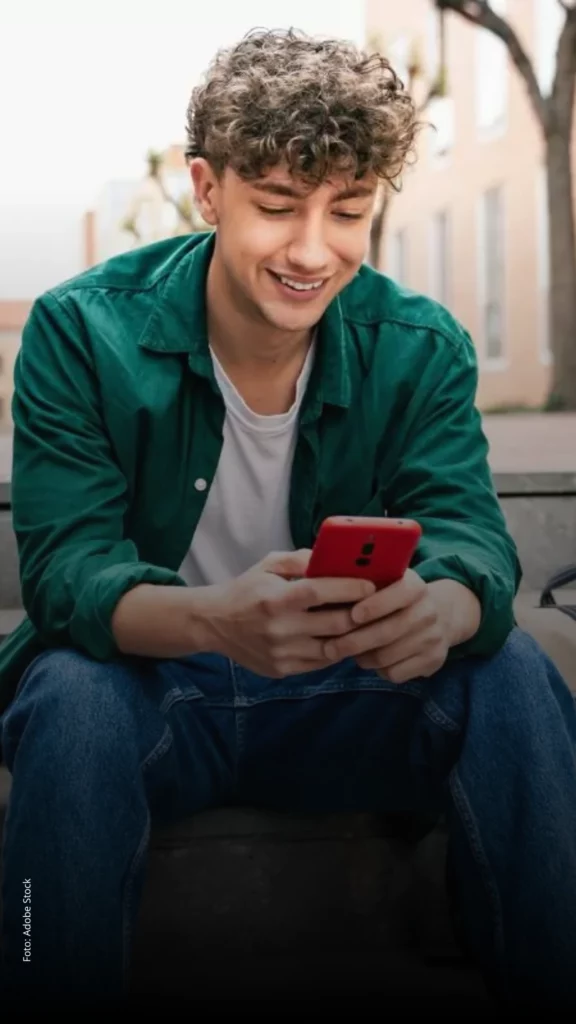 Imagem principal sobre o Pé-de-Meia: o que acontece com o dinheiro quando o aluno encerra a conta no Caixa Tem?