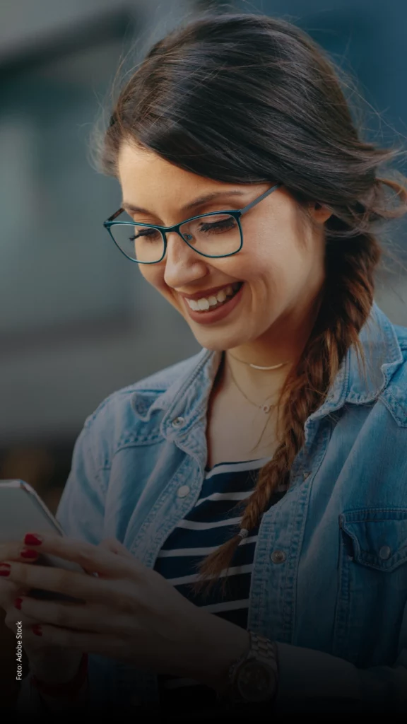 Imagem principal sobre o Pé-de-Meia: os alunos conseguem solicitar o cartão do programa pelo Caixa Tem?