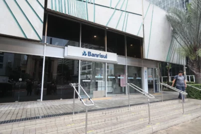 Banrisul entra no radar negativo de analistas, e ação cede após rebaixamentos de UBS BB e BTG