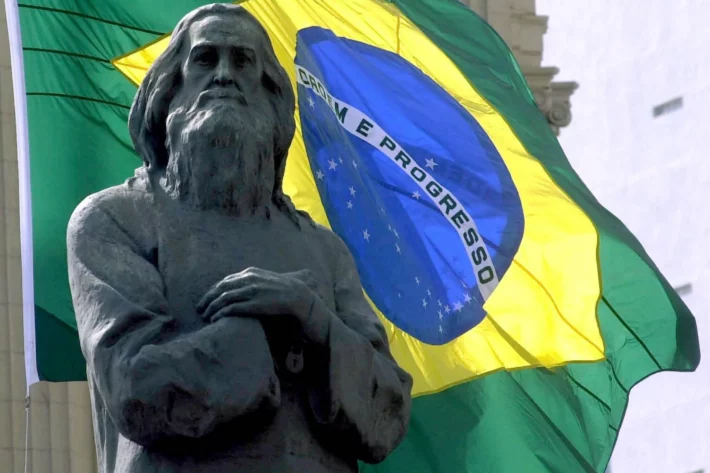 Est&aacute;tua de Tiradentes em frente ao Pal&aacute;cio hom&ocirc;nimo, no centro do Rio: em 1792. Foto: F&aacute;bio Motta/Estad&atilde;o