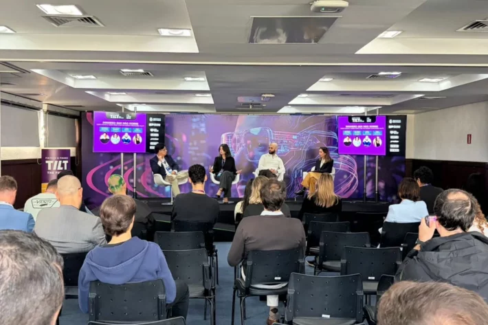 Especialistas explicam como o sistema financeiro &eacute; impactado pela tecnologia durante o SPIW (Foto: Isabela Ortiz)