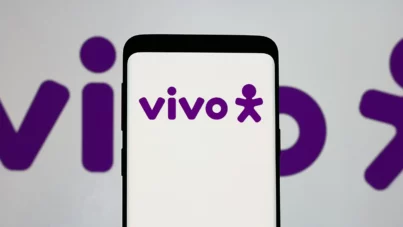 Telefônica Brasil (VIVT3) cresce no móvel e na fibra, mas lucro abaixo do esperado pesa sobre ações