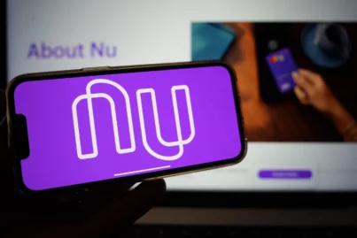 Nubank lucra US$ 871 mi no 1T26, com crédito em alta e receita recorde