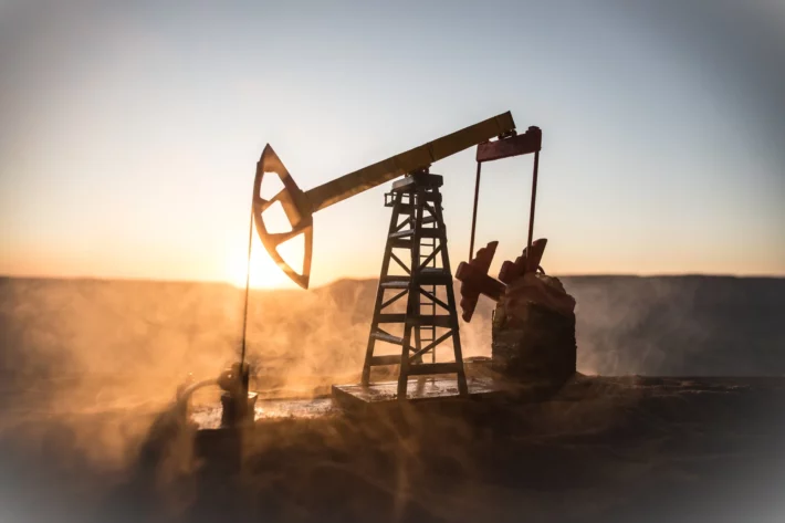 Petr&oacute;leo recua com expectativa de acordo entre EUA e Ir&atilde; e poss&iacute;vel reabertura de Ormuz, mas IPCA-15 acima do esperado mant&eacute;m press&atilde;o sobre infla&ccedil;&atilde;o e juros. (Imagem: Adobe Stock) 