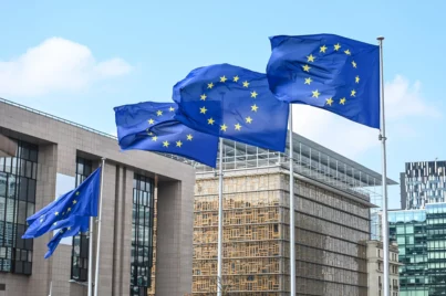 Bolsas da Europa fecham em queda com incertezas sobre Oriente Médio e crise política no Reino Unido