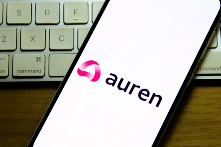 A Auren Energia (AURE3) encerrou o primeiro trimestre de 2026 com preju&iacute;zo l&iacute;quido de R$ 601,6 milh&otilde;es. Pela primeira vez, o ganho com a modula&ccedil;&atilde;o superou o custo do curtailment. (Imagem: Adobe Stock)