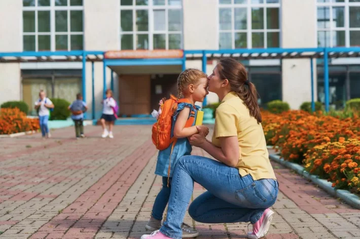 O benef&iacute;cio &eacute; voltado para m&atilde;es, pais e respons&aacute;veis familiares. (Foto: Adobe Stock)