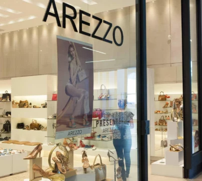 Azzas (AZZA3) cai quase 7% e lidera perdas no Ibovespa após disputa entre acionistas ir à Justiça
