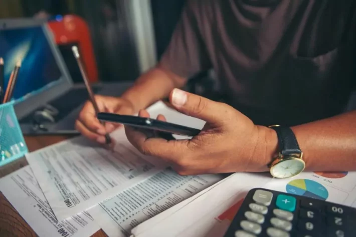 O sistema de devolu&ccedil;&atilde;o permite que o contribuinte use o saldo para quitar d&iacute;vidas. (Foto: Adobe Stock)