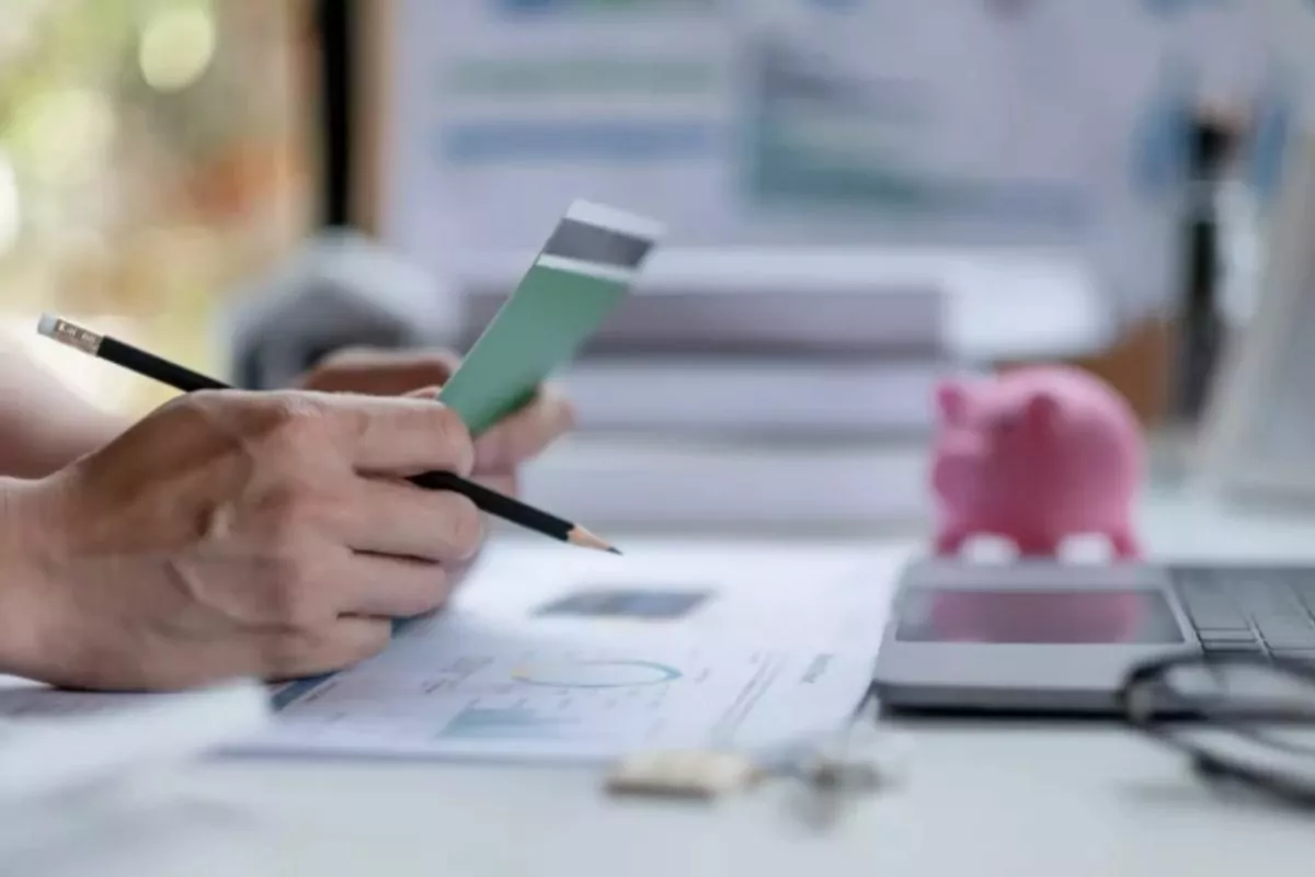 Desenrola 2.0: quem ganha até R$ 8.105 pode participar do programa para aliviar dívidas; entenda como