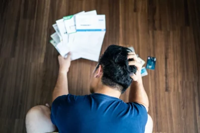 Desenrola 2.0: endividados podem usar FGTS para pagar contas atrasadas; entenda quanto é possível sacar