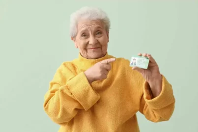 Eleições 2026: idosos maiores de 70 anos podem deixar de votar sem pagar multa? Entenda como funciona