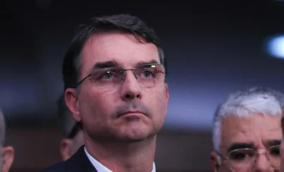 Mercado digere ruído com Flávio Bolsonaro; Bolsa tenta recuperação nesta quinta (14) e dólar recua a R$ 4,98