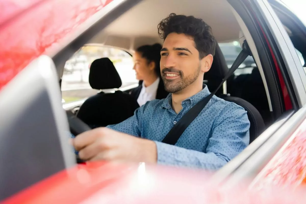 Motoristas de aplicativos e taxistas podem financiar carros com juros mais baixos; veja as regras