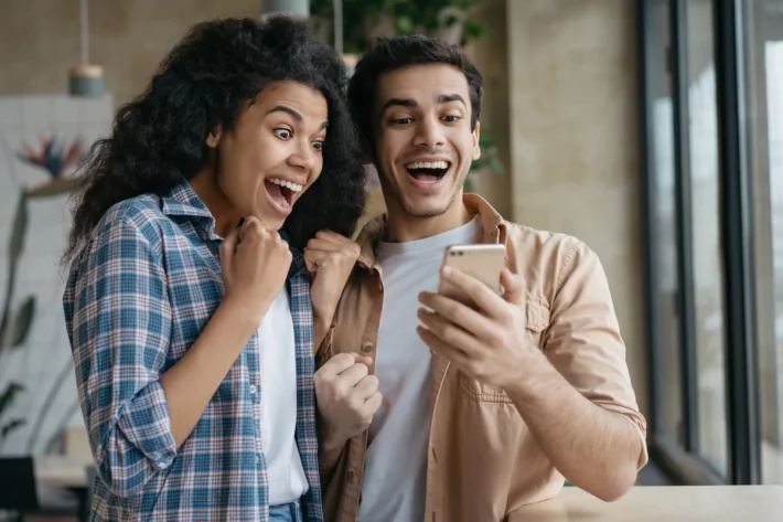 Os sorteios acontecem seis vezes por semana. (Foto: Adobe Stock)