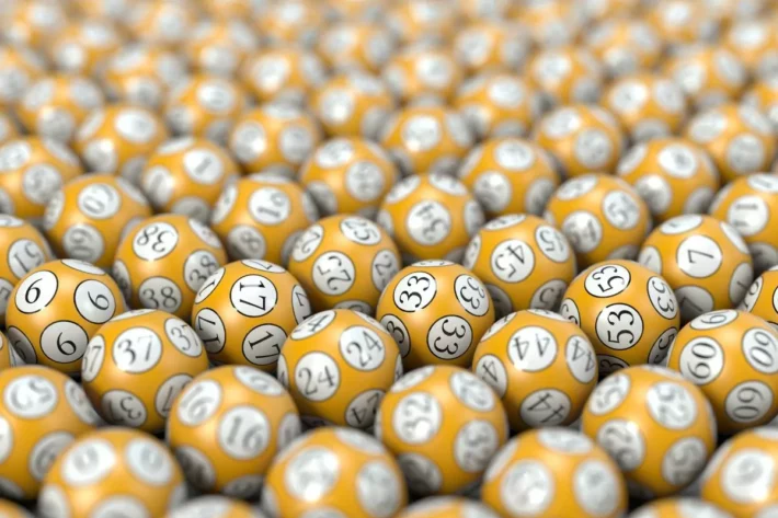 O volante de apostas da loteria possui 80 dezenas. (Foto: Adobe Stock)