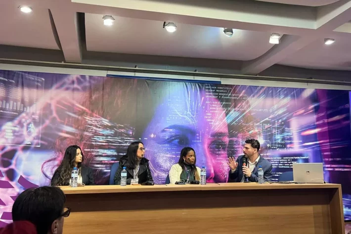 Isabelle Justino, especialista em produtos de ativos digitais do Santander, Sabrina Zapparoli, especialista s&ecirc;nior em pol&iacute;ticas p&uacute;blicas do Nubank, Antonia Souza, diretora de criptomoedas da Visa, e Jean Mendes, rep&oacute;rter da Broadcast. Foto: Beatriz Rocha/E-Investidor